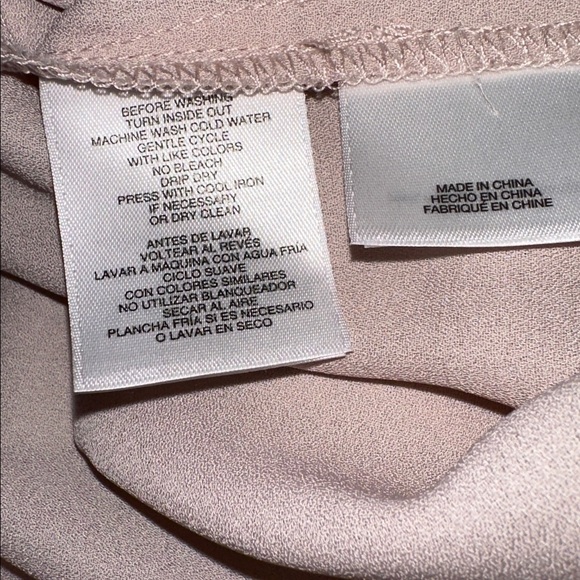 Elegant ANNE KLEIN Women's Blouse with Black Trim Size Medium. - Picture 13 of 16